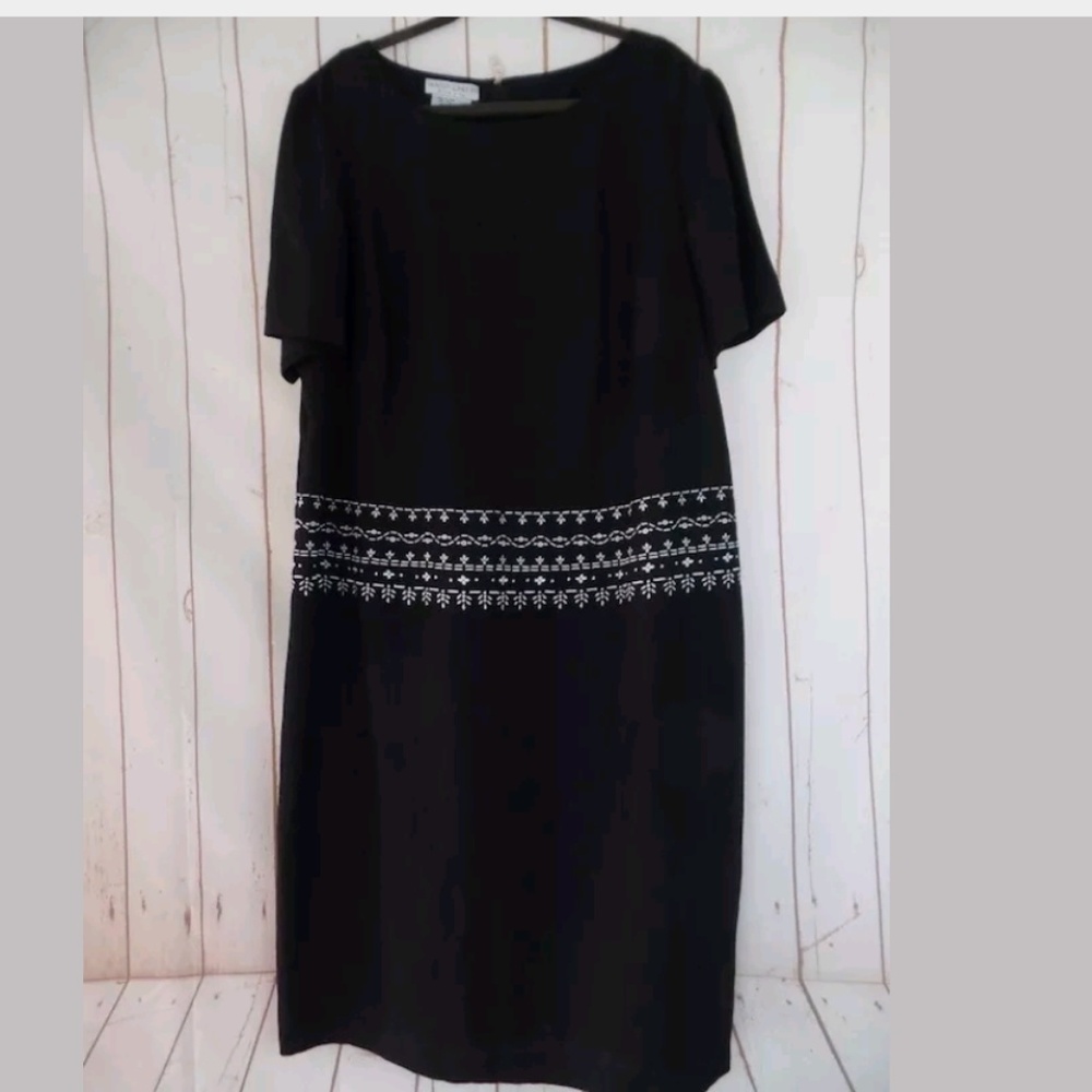 Maggy London Woman Dress 22 Linen Rayon Embroidery